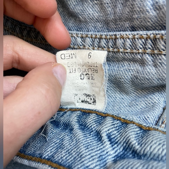 Levi’s size 26/27 size 4 medium wash vintage 550 Relaxed leg tapered jeans - Picture 5 of 10